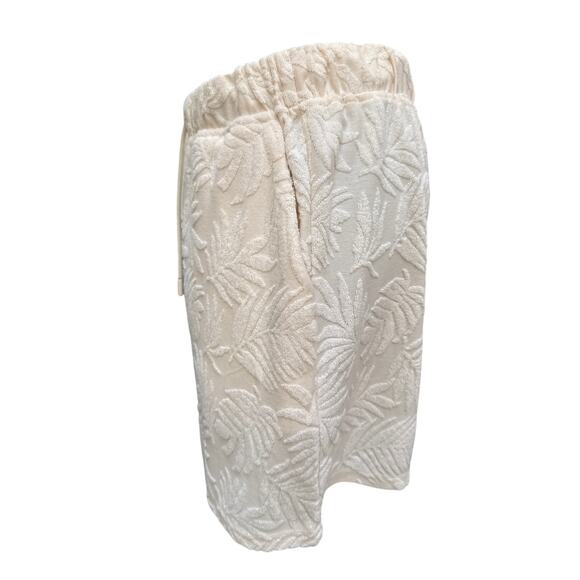 NWT Avec Les Filles Textured Terry Cloth Leaf Print Shorts Size Medium Cream - Picture 2 of 5